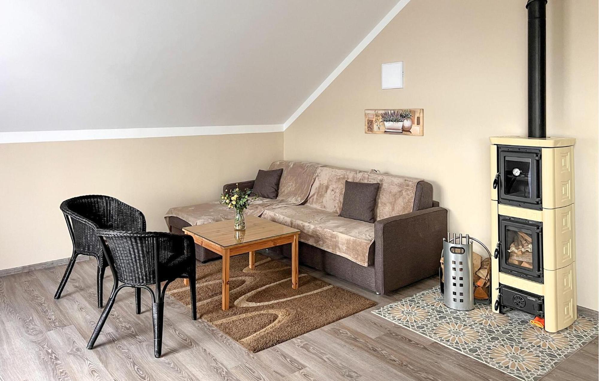 Stunning Apartment In Jelesnia With Wifi Eksteriør billede